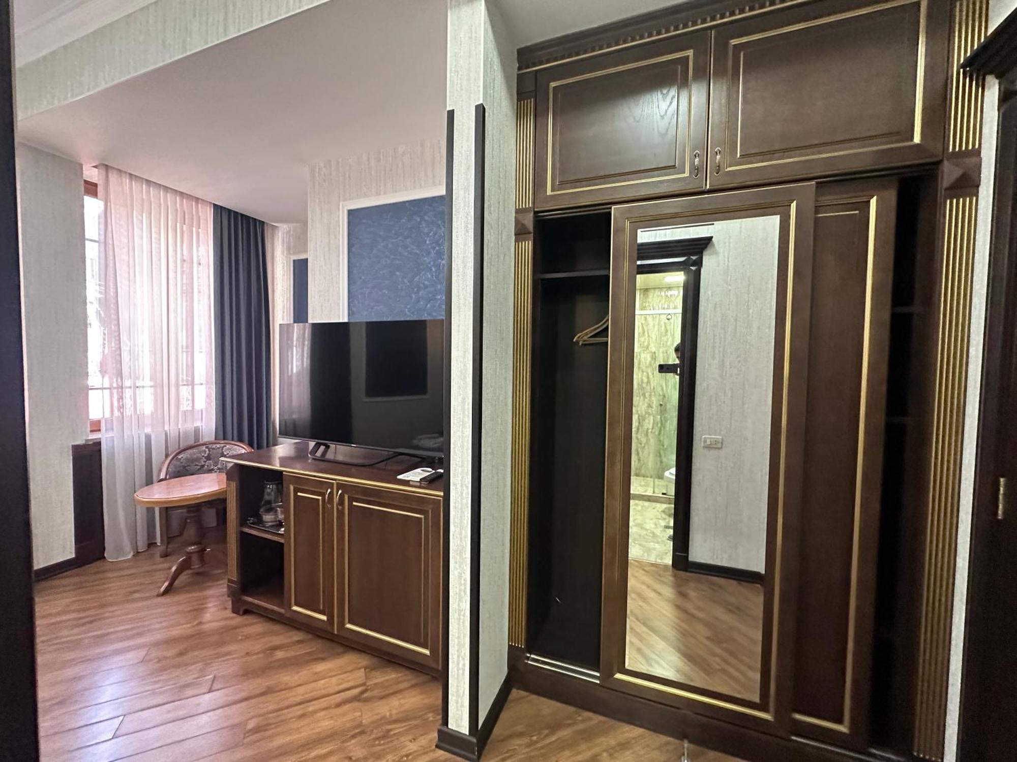 Hotel Royal Renaysance à Erévan Extérieur photo